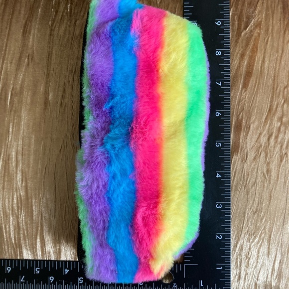 NWT Faux Rainbow 🌈 Fur Zipper Pouch / Cosmetic Bag - Picture 5 of 5